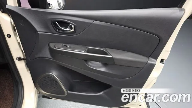 Renault Captur 2016 thumb 11