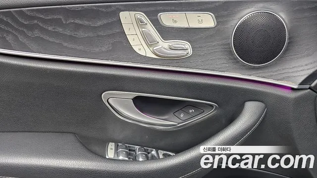 Mercedes-Benz E-Класс 2016 thumb 8