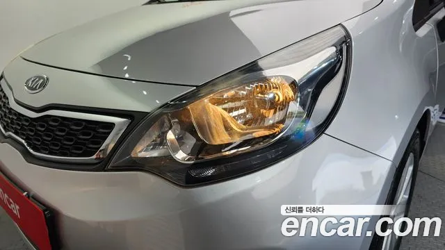 Kia Pride 2012 thumb 5