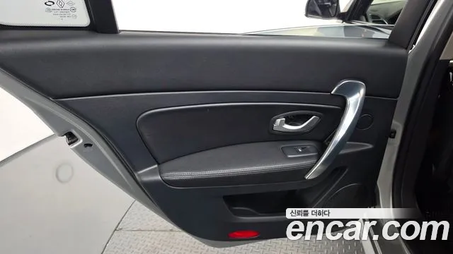 Renault SM5 2014 thumb 8