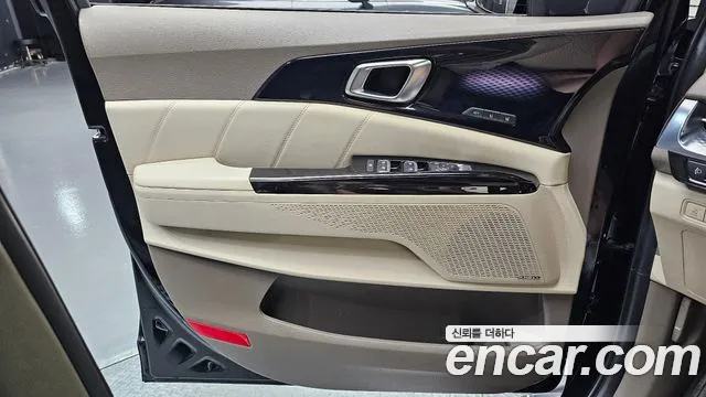Kia Carnival 2021 thumb 3