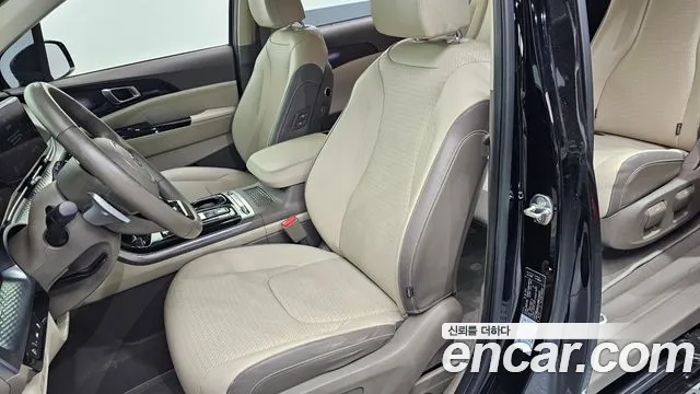 Kia Carnival 2021 thumb 4