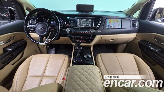 Kia Carnival 2017 thumb 11