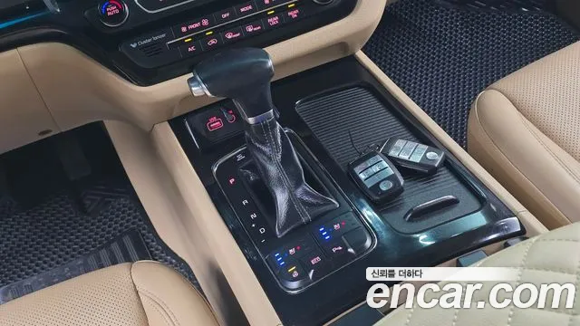 Kia Carnival 2017 thumb 2
