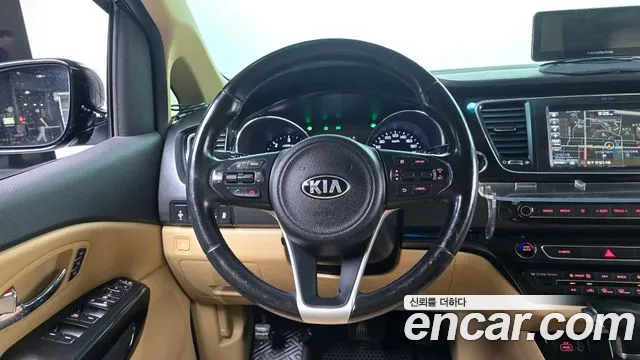 Kia Carnival 2017 thumb 5