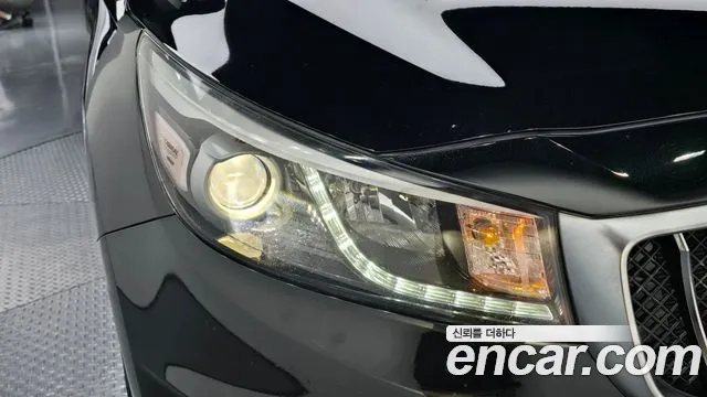 Kia Carnival 2017 thumb 7