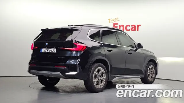 BMW X1 2023 thumb 2