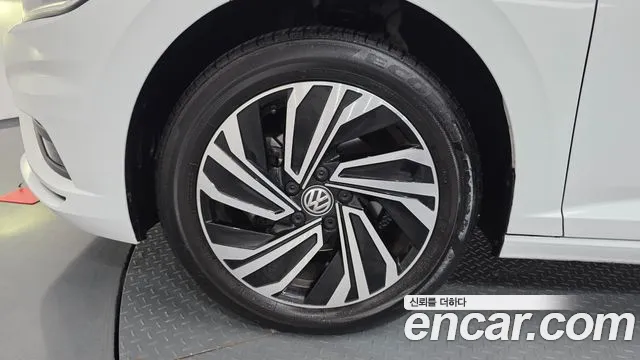 Volkswagen Jetta 2021 thumb 3