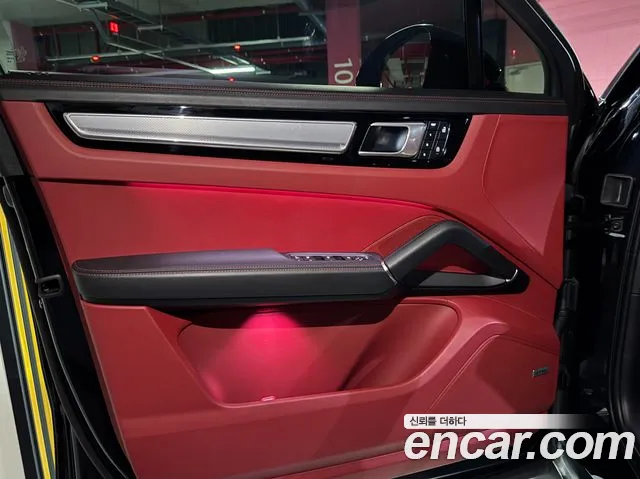 Porsche Cayenne 2022 thumb 12