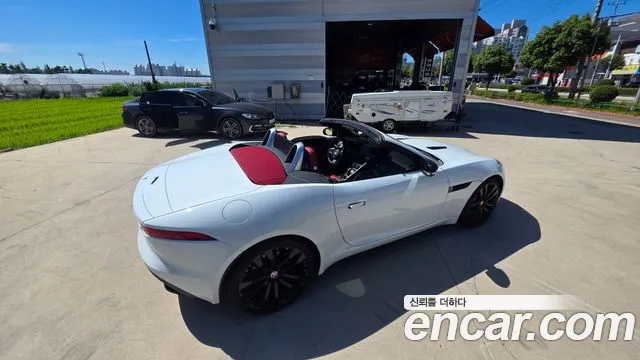 Jaguar F-Type 2015 thumb 9