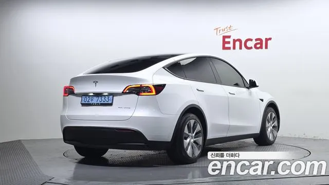 Tesla Model Y 2022 thumb 2