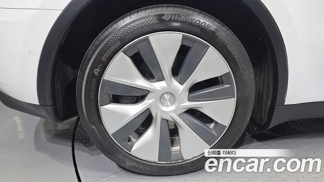 Tesla Model Y 2022 thumb 5