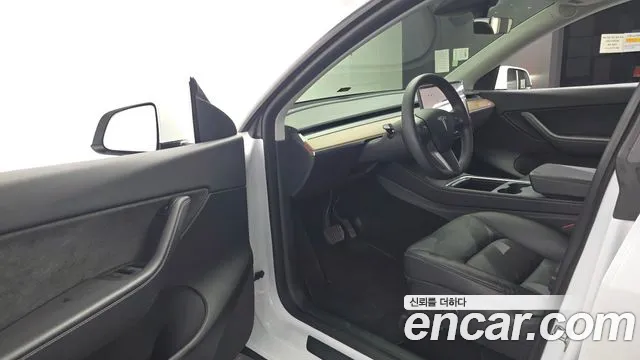 Tesla Model Y 2022 thumb 10