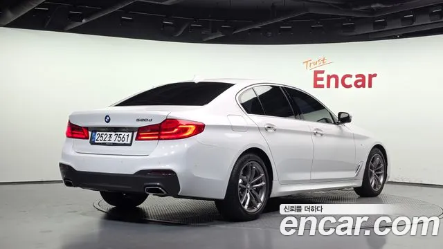 BMW 5 серии 2018 thumb 2