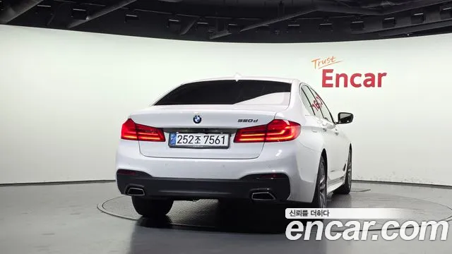 BMW 5 серии 2018 thumb 4