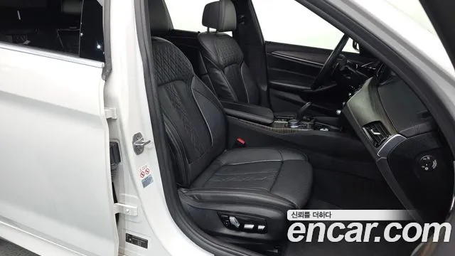 BMW 5 серии 2018 thumb 11