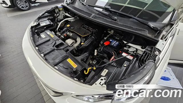 Peugeot 5008 2018 thumb 6