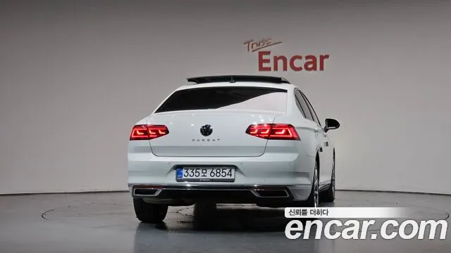 Volkswagen Passat (North America and China) 2022 thumb 8