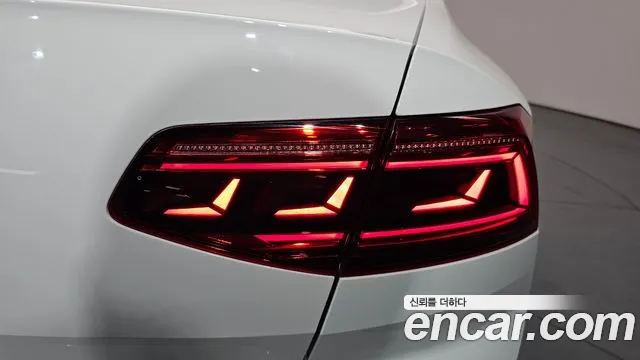 Volkswagen Passat (North America and China) 2022 thumb 9