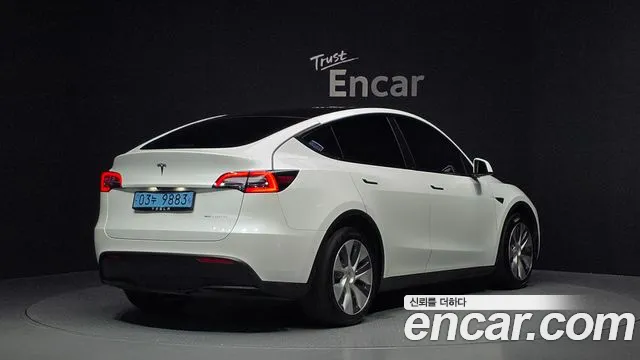 Tesla Model Y 2021 thumb 2