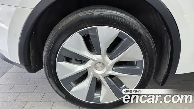 Tesla Model Y 2021 thumb 5