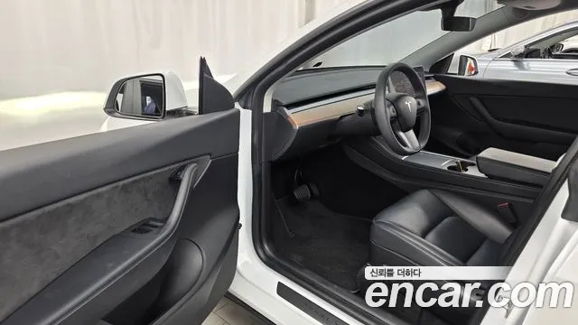 Tesla Model Y 2021 thumb 10