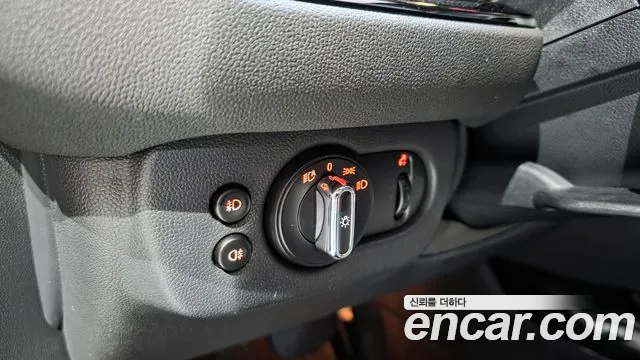 Mini Clubman 2019 thumb 12