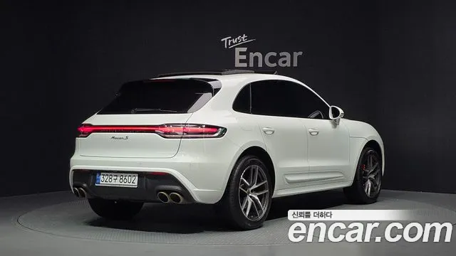 Porsche Macan 2022 thumb 2
