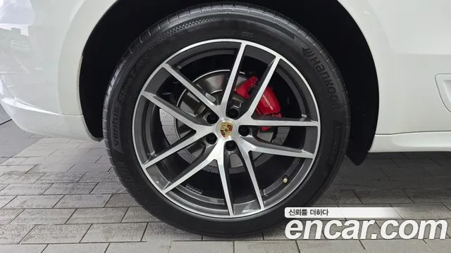 Porsche Macan 2022 thumb 5