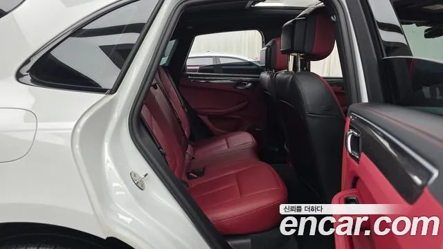 Porsche Macan 2022 thumb 11