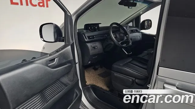 Hyundai Staria 2024 thumb 9