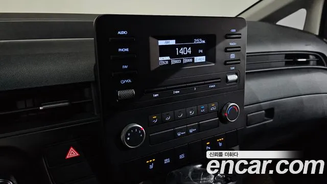 Hyundai Staria 2024 thumb 10