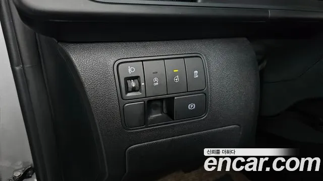 Hyundai Staria 2024 thumb 11
