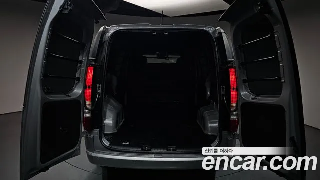 Hyundai Staria 2024 thumb 3