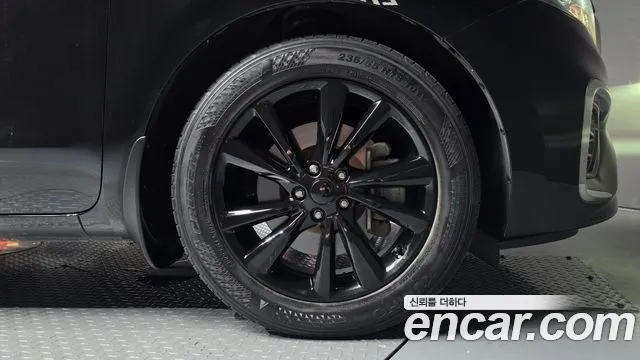 Kia Carnival 2018 thumb 4