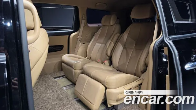 Kia Carnival 2018 thumb 10