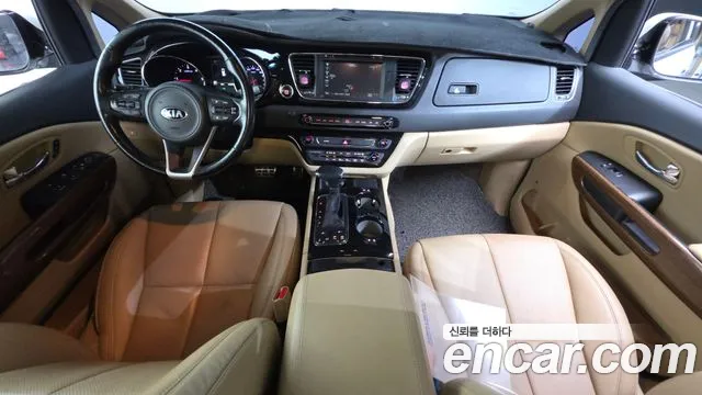 Kia Carnival 2017 thumb 11