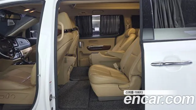 Kia Carnival 2017 thumb 3