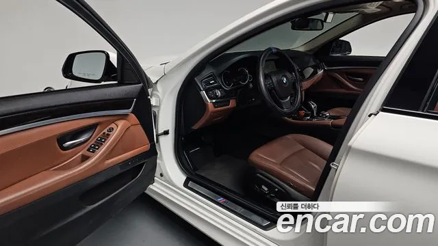 BMW 5 серии 2016 thumb 9