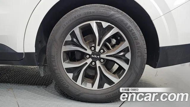 Kia Carnival 2023 thumb 6