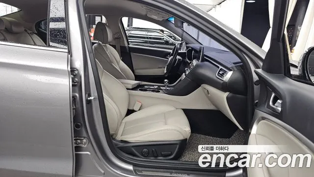 Genesis G70 2019 thumb 11