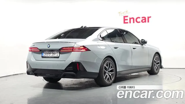 BMW 5 серии 2025 thumb 2