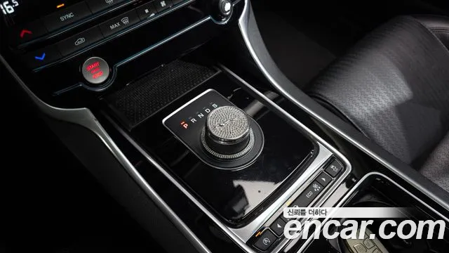 Jaguar XF 2017 thumb 6