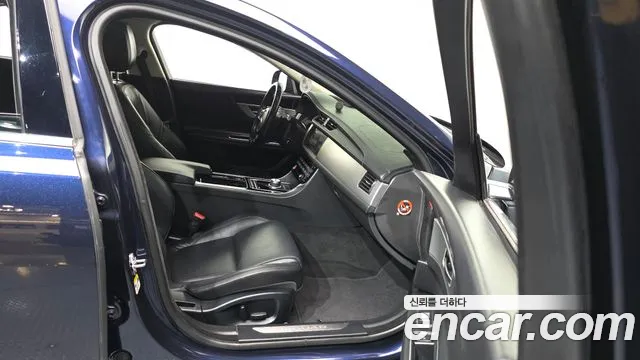 Jaguar XF 2017 thumb 7