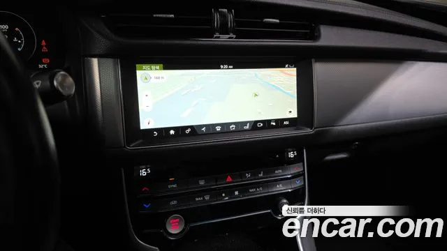 Jaguar XF 2017 thumb 5