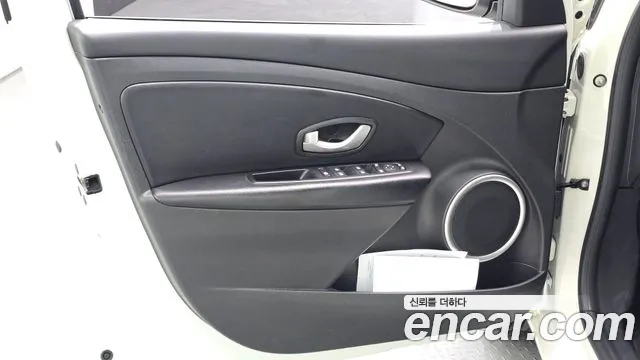 Renault Fluence 2013 thumb 12