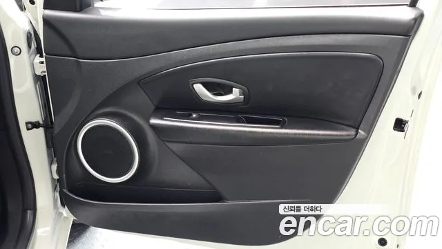 Renault Fluence 2013 thumb 10