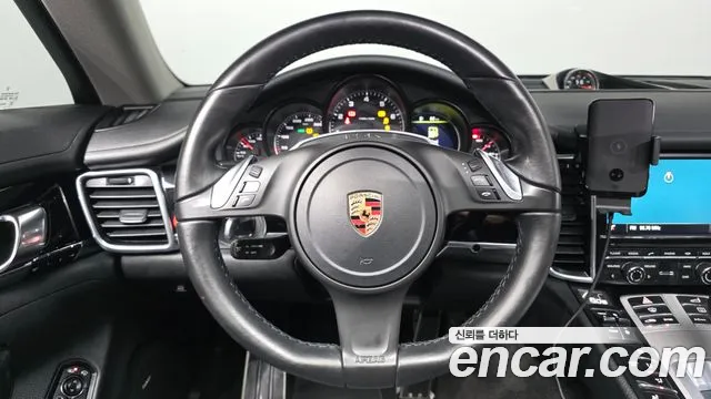 Porsche Panamera 2016 thumb 11