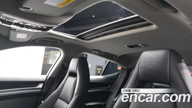 Porsche Panamera 2016 thumb 3