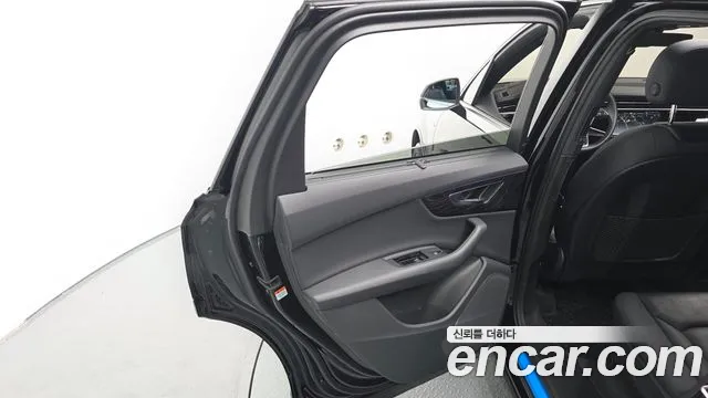 Audi Q7 2023 thumb 4